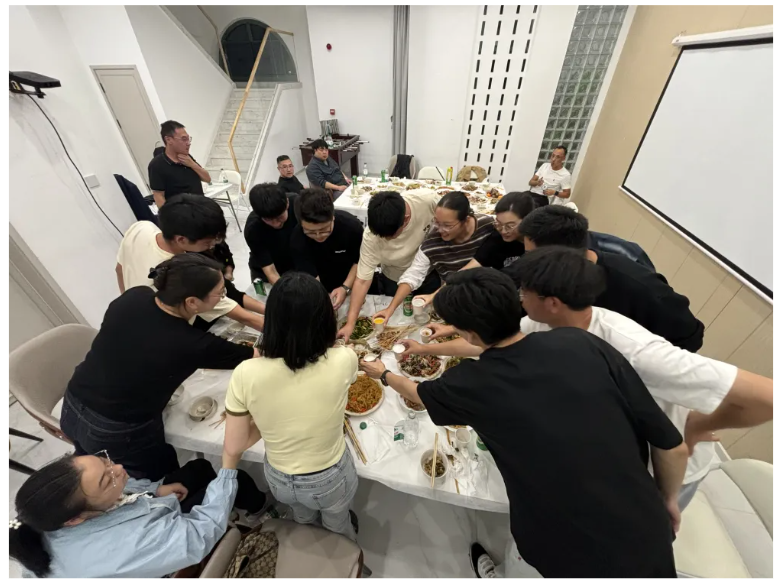 智慧碰撞，团队共融：一场别开生面的跨部门研讨与团建盛宴